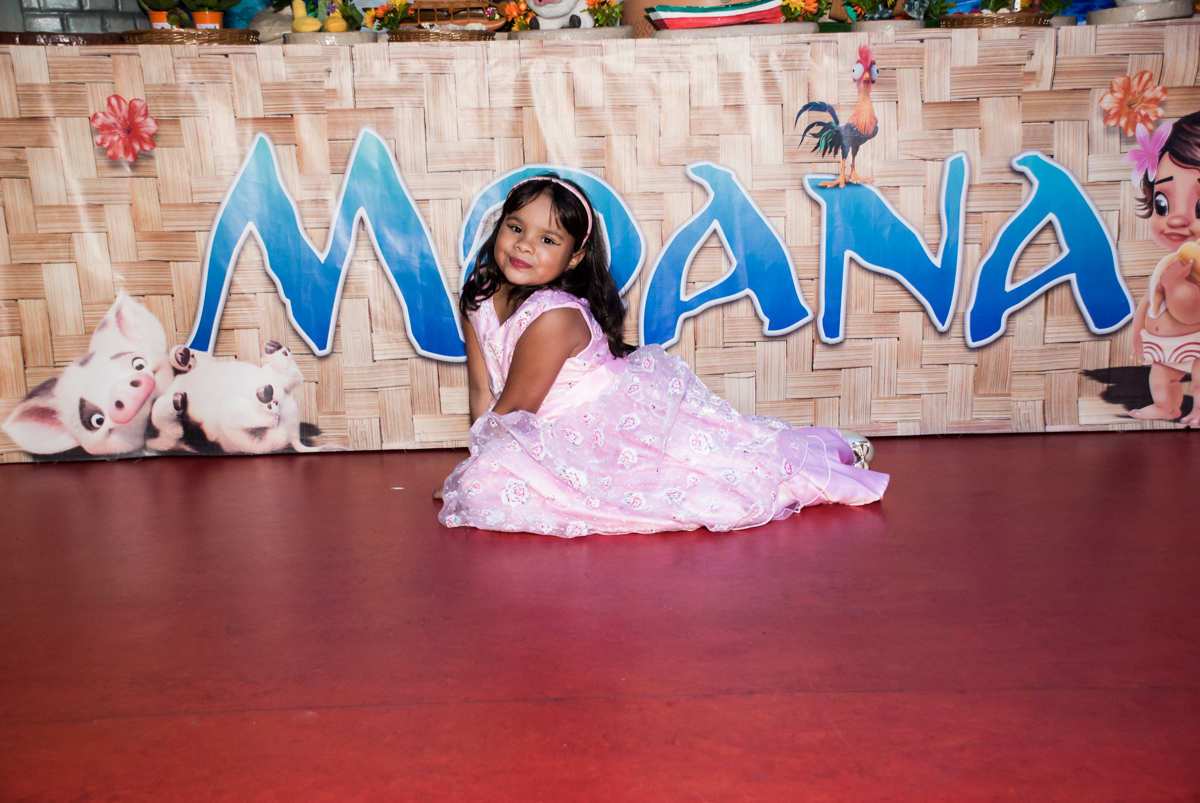 pose de princesa no Buffet Casa X, Ipiranga,São Paulo, aniversário de Raquel 6 anos, tema da festa Moana