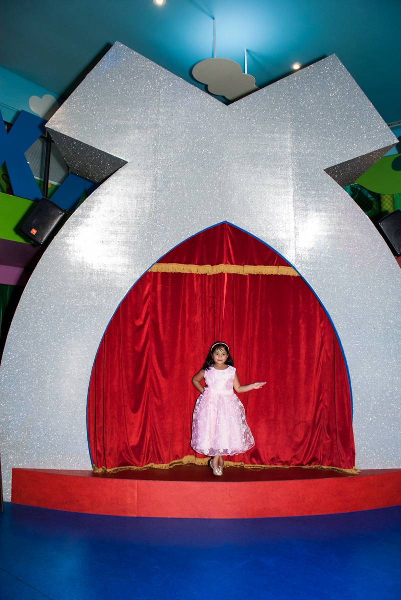 foto no X do Buffet Casa X, Ipiranga,São Paulo, aniversário de Raquel 6 anos, tema da festa Moana
