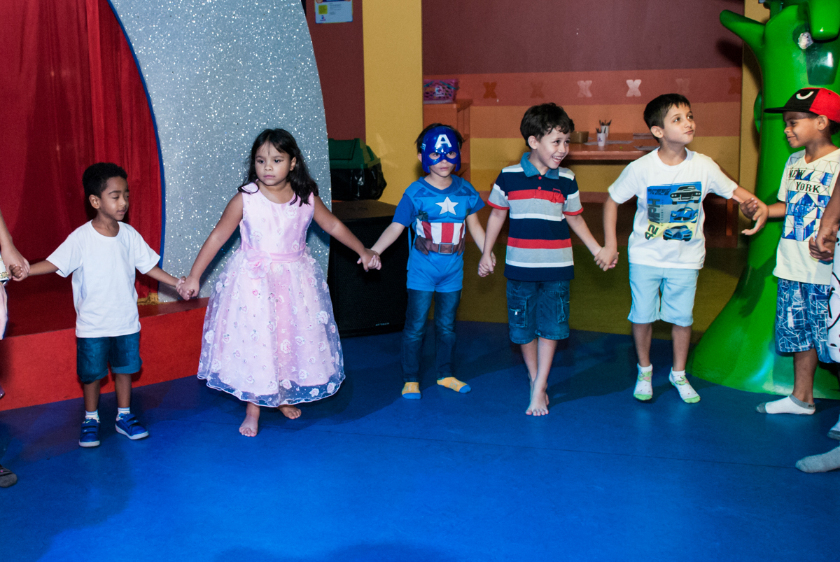 brincadeiras divertidas no Buffet Casa X, Ipiranga,São Paulo, aniversário de Raquel 6 anos, tema da festa Moana