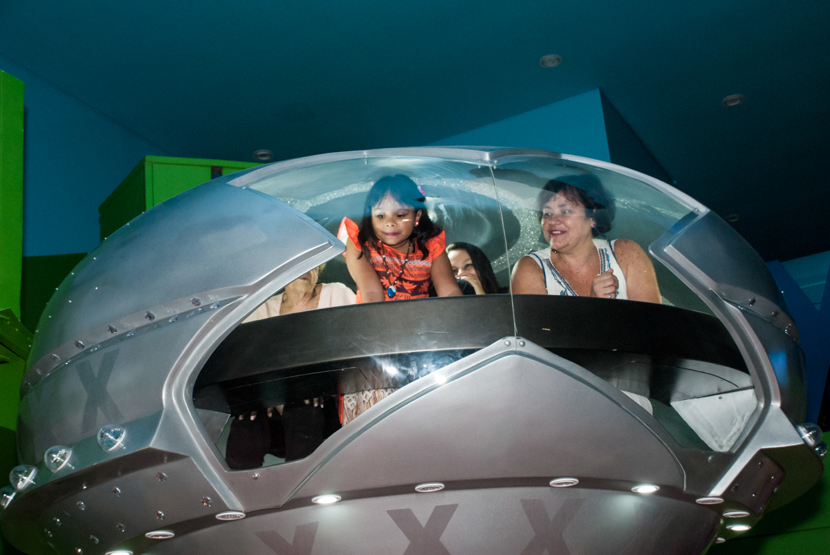 A família desce na nave de escalada no Buffet Casa X, Ipiranga,São Paulo, aniversário de Raquel 6 anos, tema da festa Moana