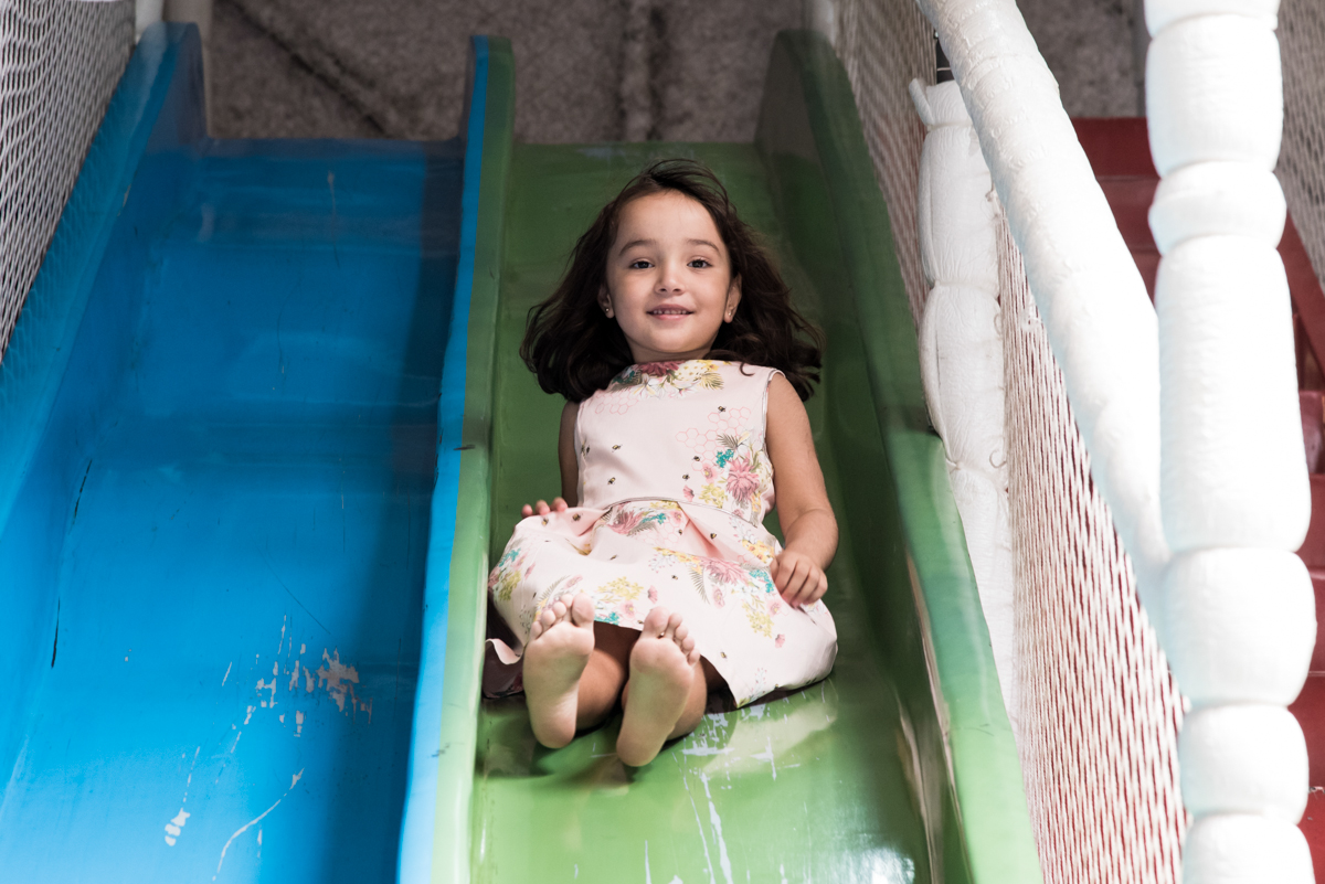 escorregador divertido no Buffet Fabrica da Alegria, Osaco, São Paulo, aniversário de Rafaela 5 anos tema da festa Moana