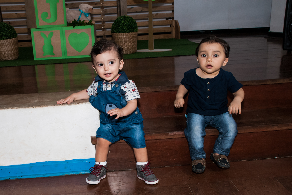 amiguinhos se divertem no Buffet Grand Kid's, Cotia São Paulo, aniversário de Joseph 1 ano, tema da festa páscoa