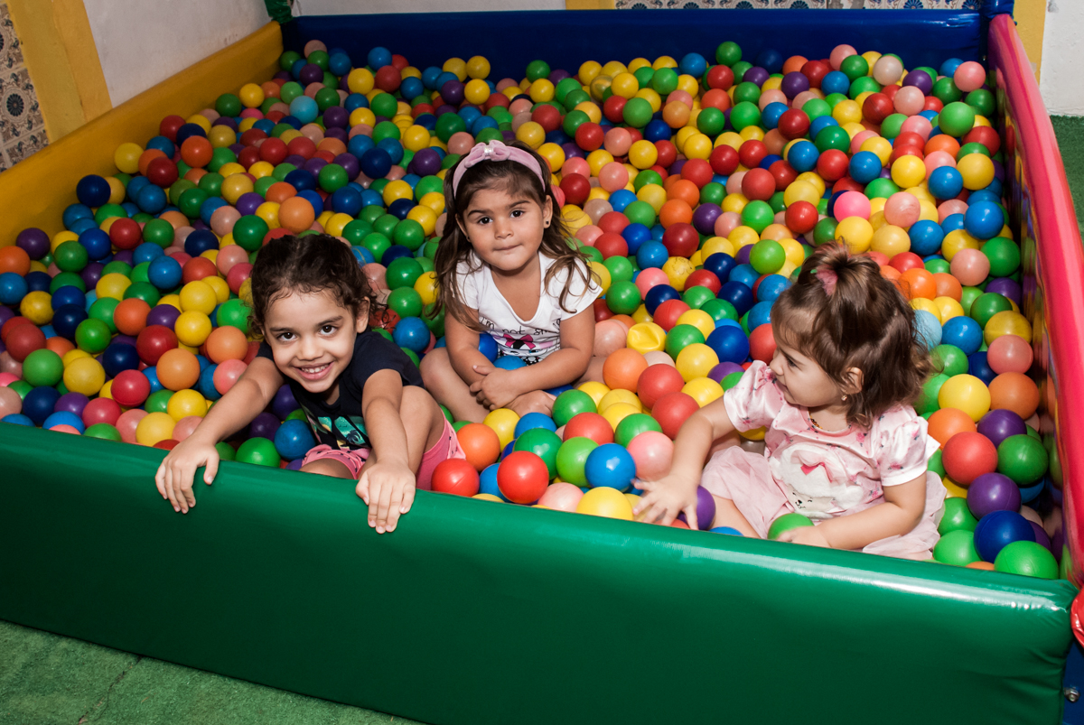 piscina de bolinhas no Buffet Grand Kid's, Cotia São Paulo, aniversário de Joseph 1 ano, tema da festa páscoa