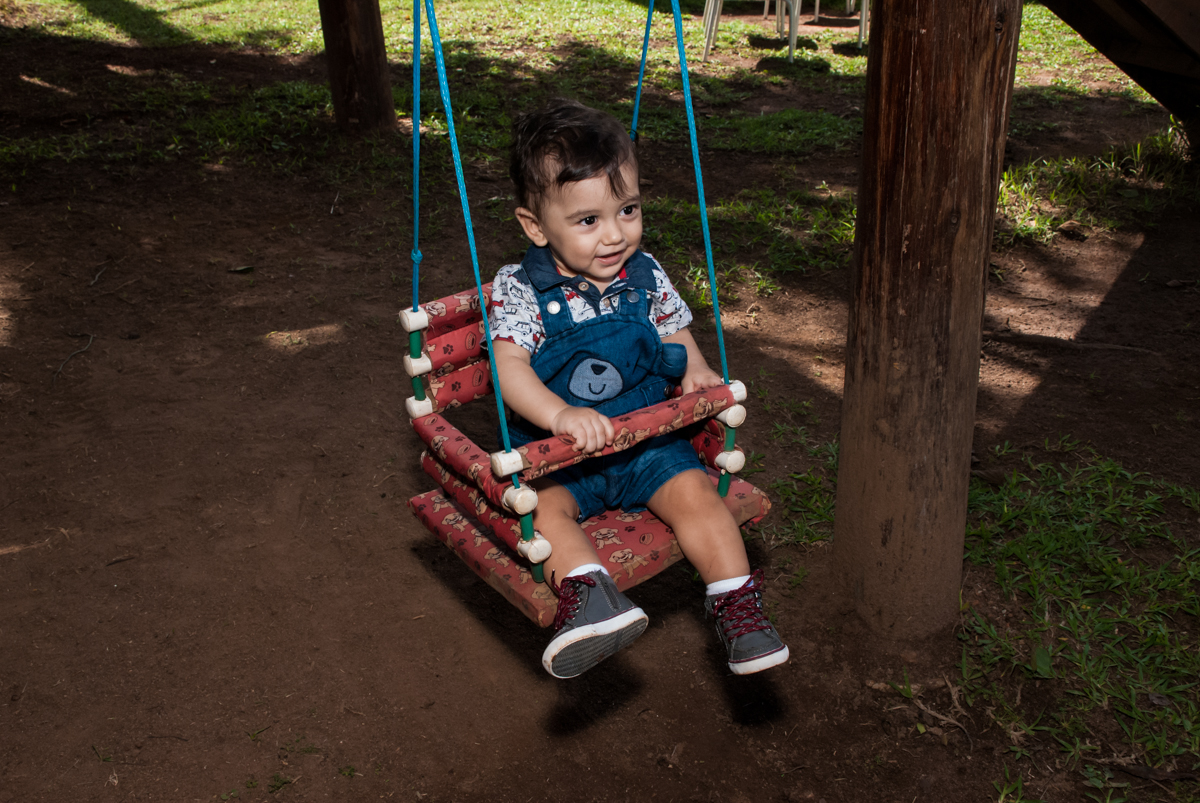 balanço divertido no Buffet Grand Kid's, Cotia São Paulo, aniversário de Joseph 1 ano, tema da festa páscoa