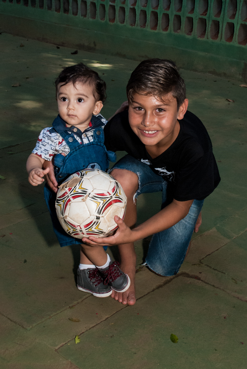jogo de futebol animado no Buffet Grand Kid's, Cotia São Paulo, aniversário de Joseph 1 ano, tema da festa páscoa