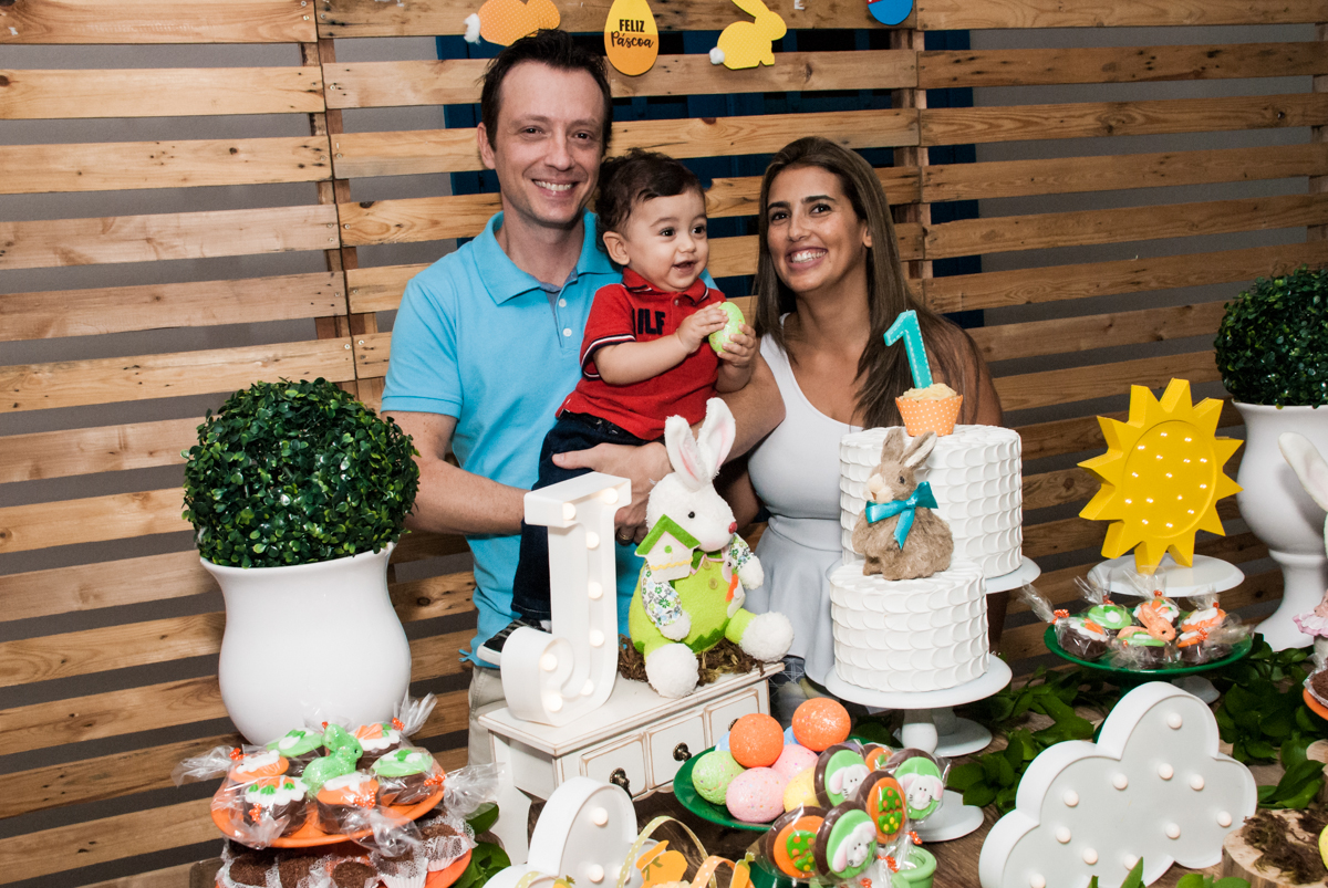 Todos participam para o parabéns no Buffet Grand Kid's, Cotia São Paulo, aniversário de Joseph 1 ano, tema da festa páscoa