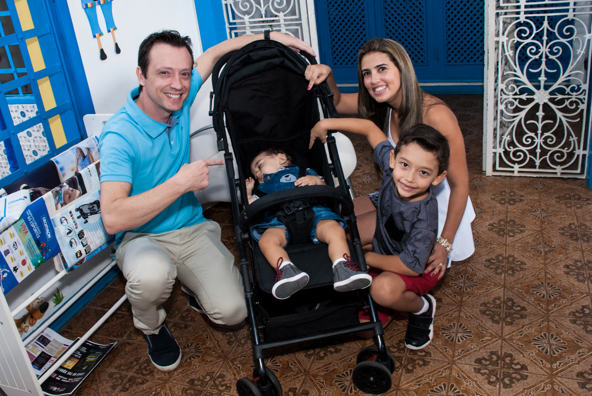 Entrada da família no Buffet Grand Kid's, Cotia São Paulo, aniversário de Joseph 1 ano, tema da festa páscoa