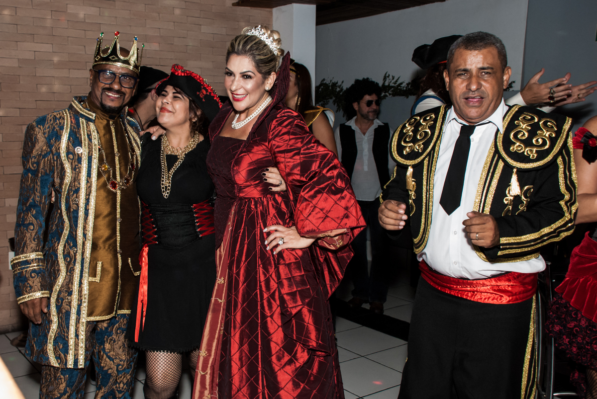 hora da balada na festa adulto aniversário de Da Silva 60 anos, tema da festa fantasia