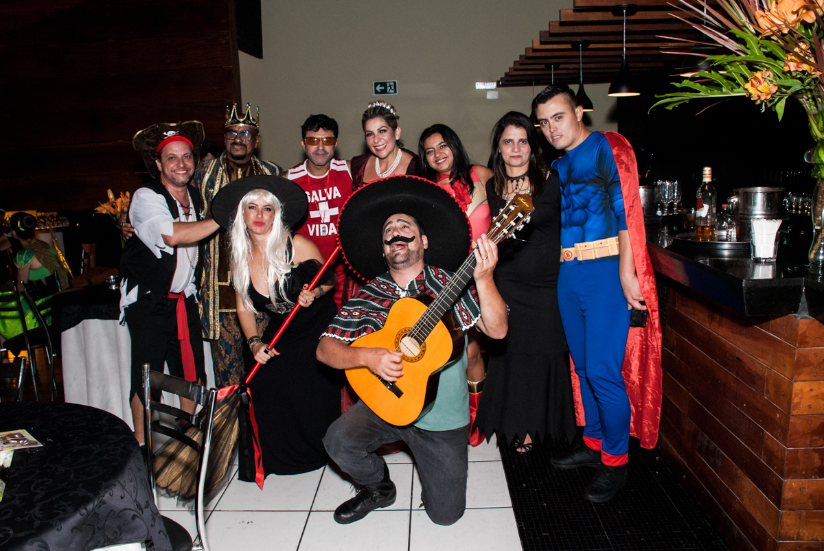 final da festa na festa adulto aniversário de Da Silva 60 anos, tema da festa fantasia