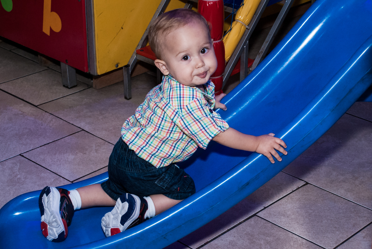 subindo no escorregador