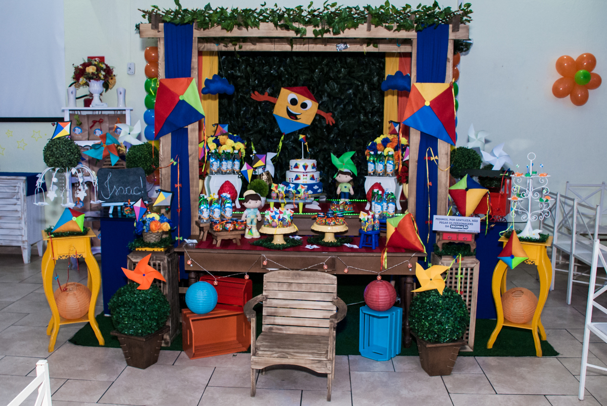 mesa temática da festa