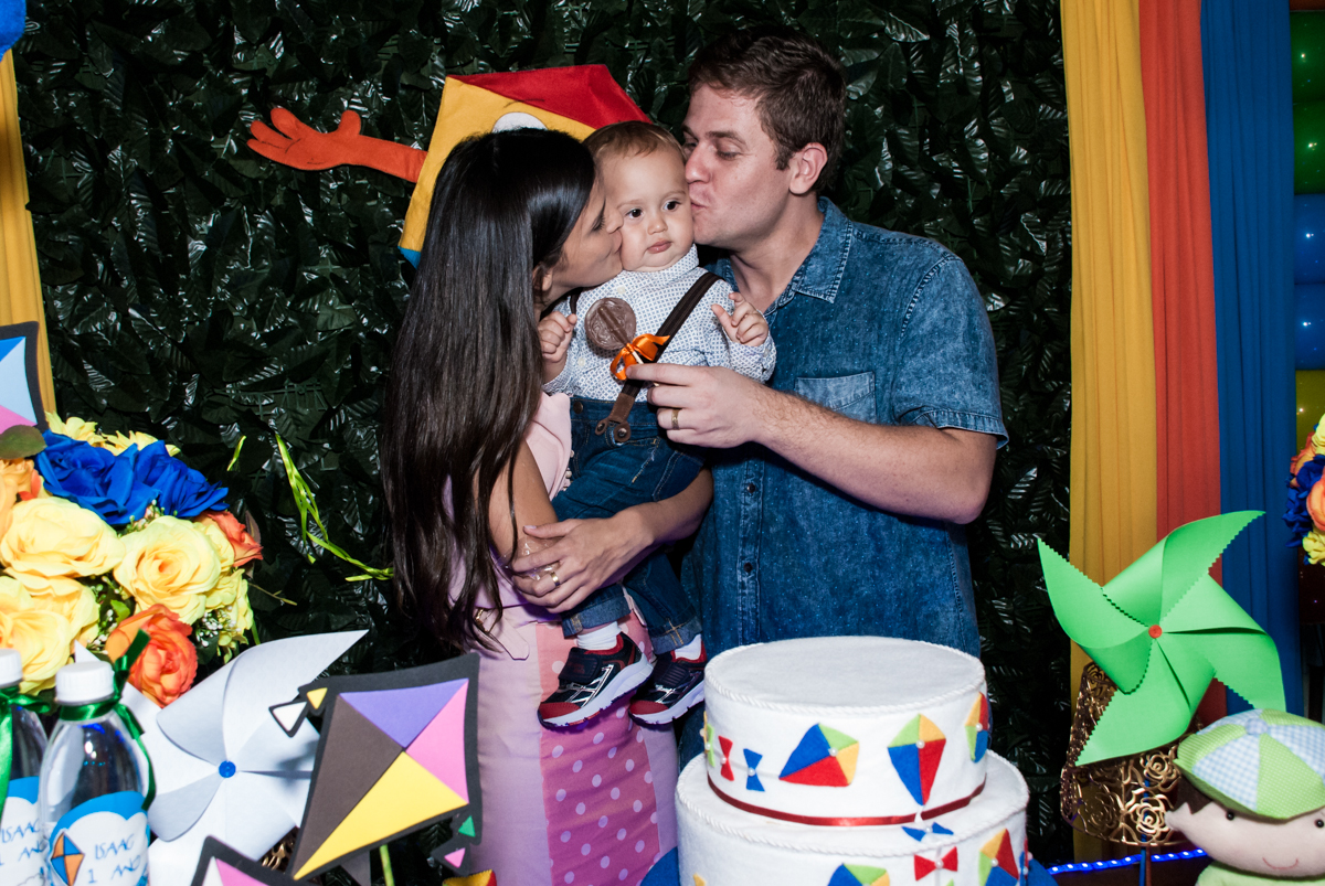 beijo sanduiche no aniversariante