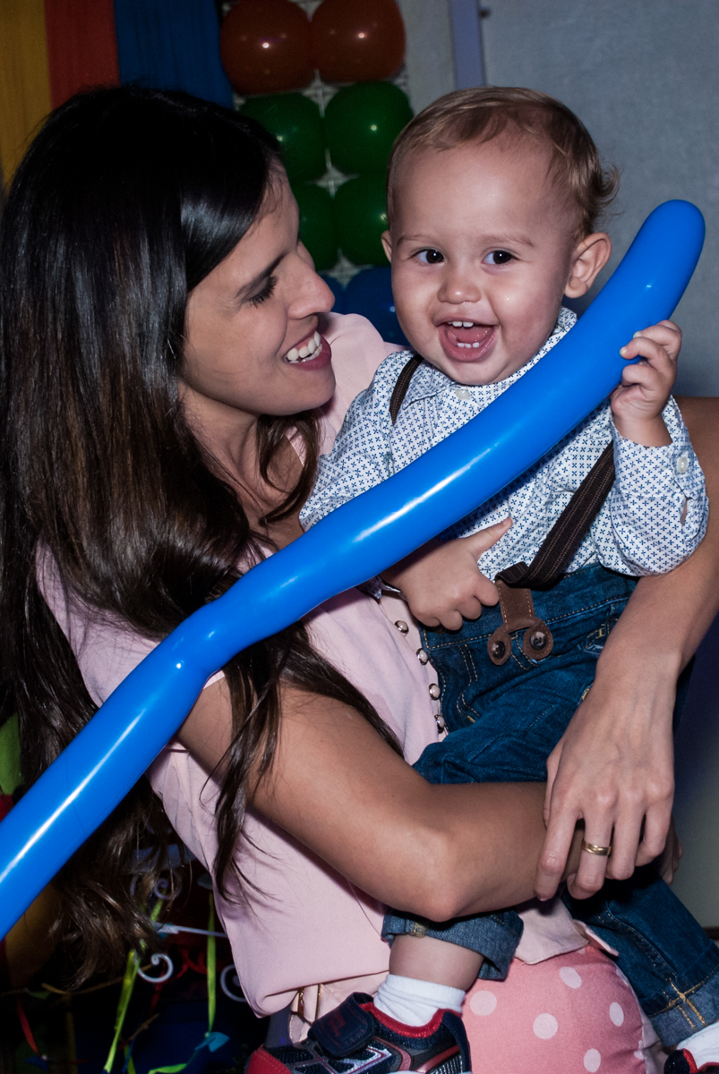 brincadeiras divertidas com a mãe