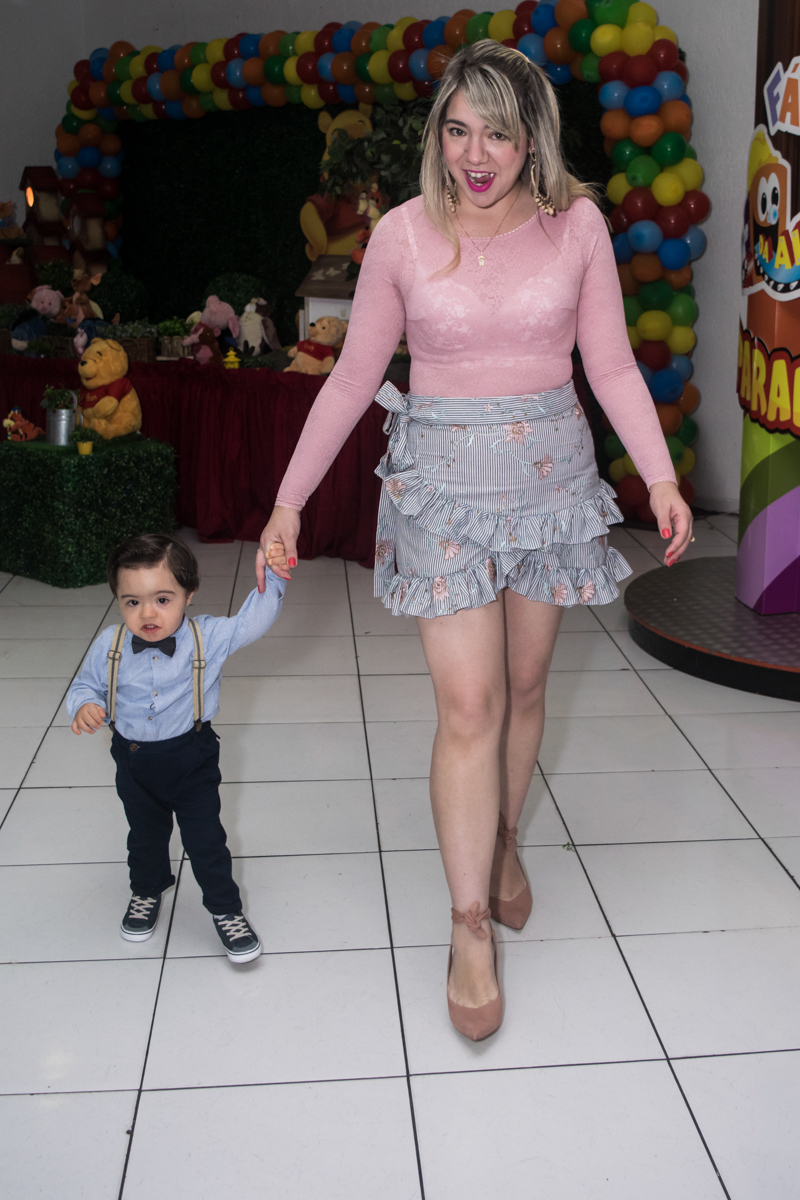 passeando com a mamãe no salão do Buffet