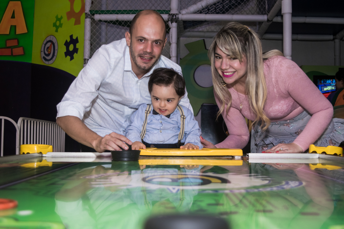 jogando futebol de mesa
