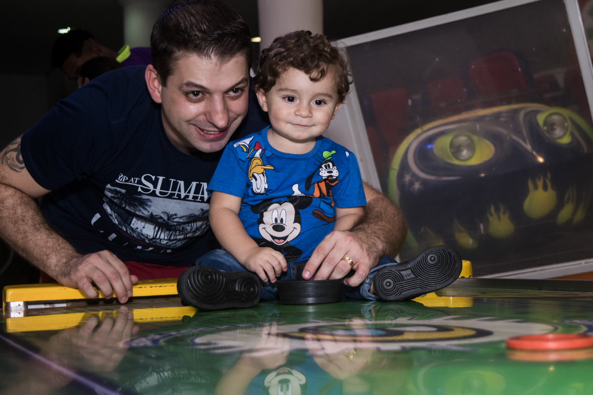 convidados se divertem na festa