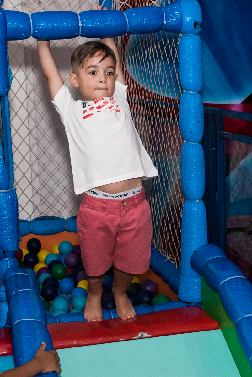 fazendo exercicios na barra