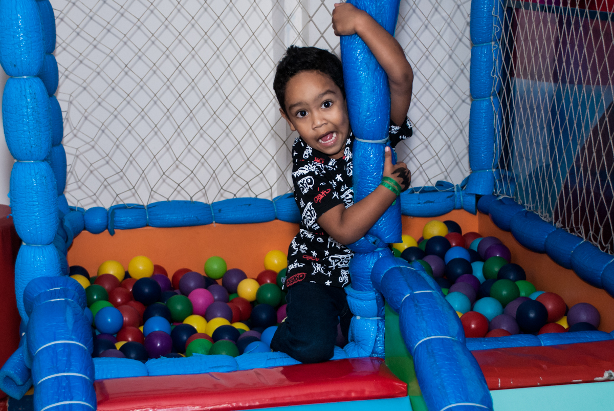 curtindo os brinquedos do buffet emoções