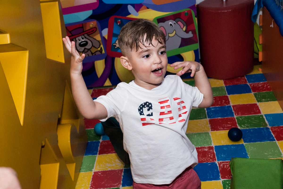 brincando e curtindo muito sua festa