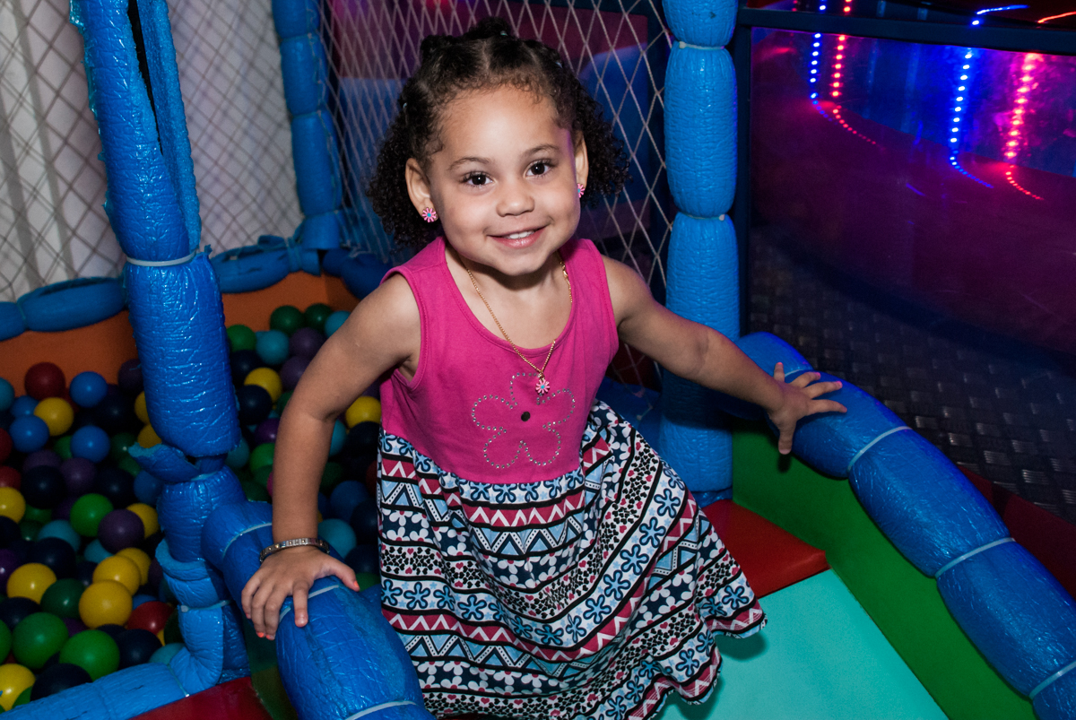 amiguinha se diverte na festa