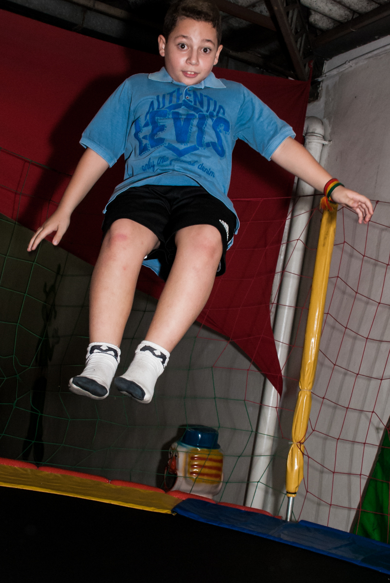 vamos ver quem pula mais alto no pula pula