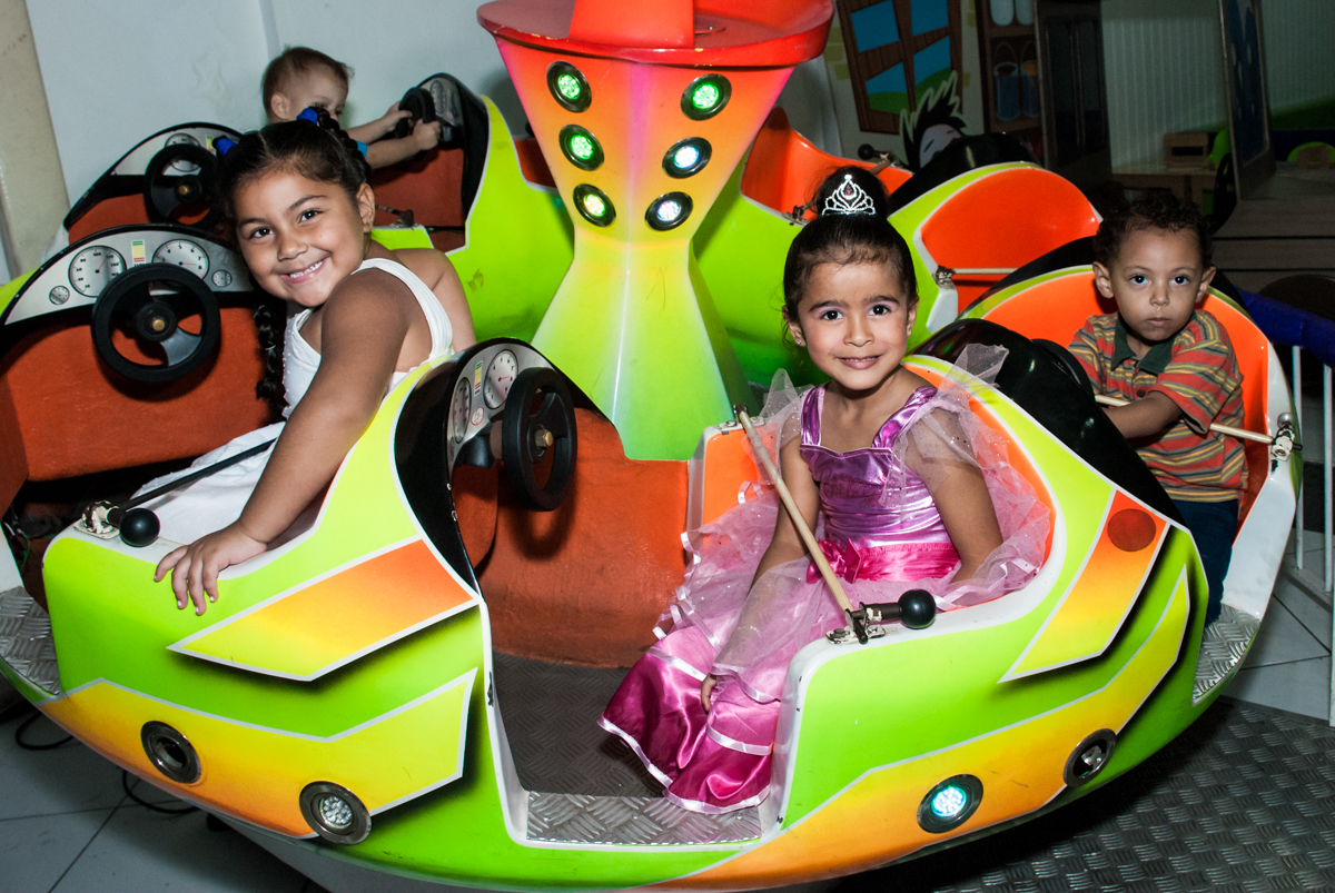 brincando no carrossel