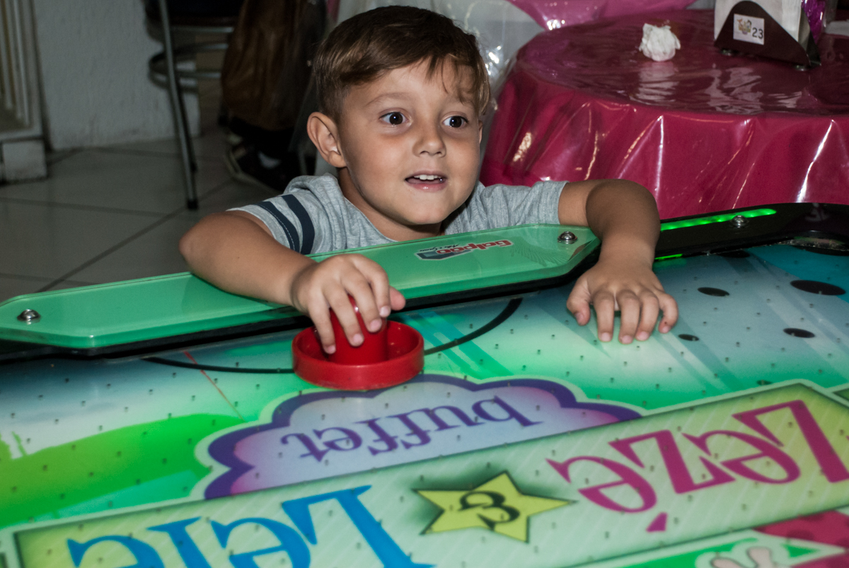jogo de futebol de mesa animado