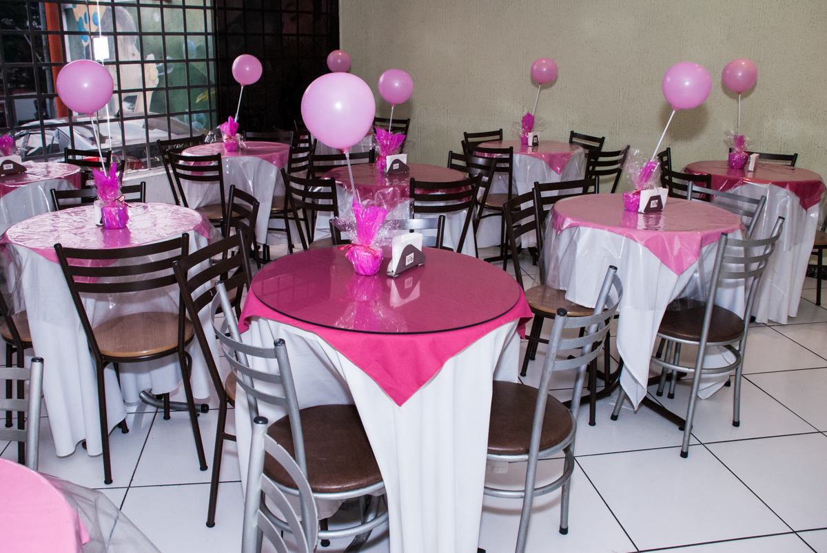 salão decorado com bexigas