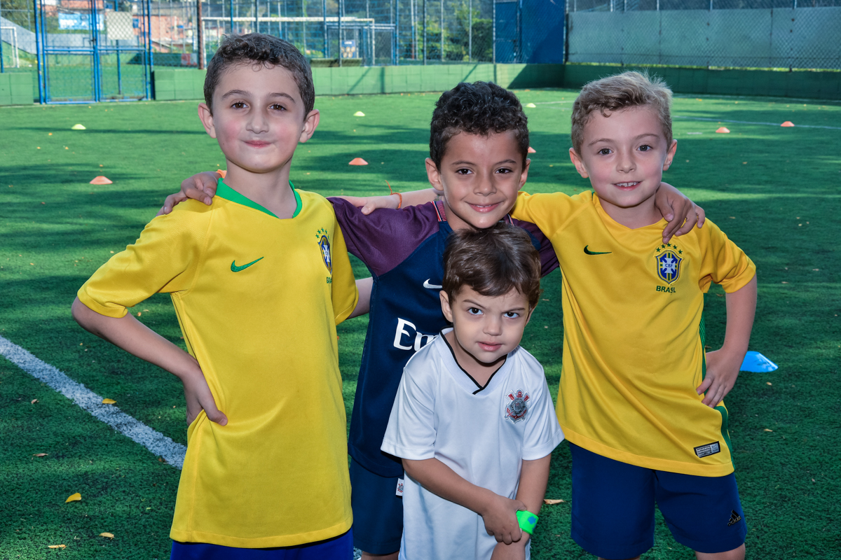 todos os amigos faz pose para a foto