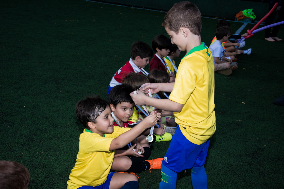 hora da entrega das medalhas para os jogadores