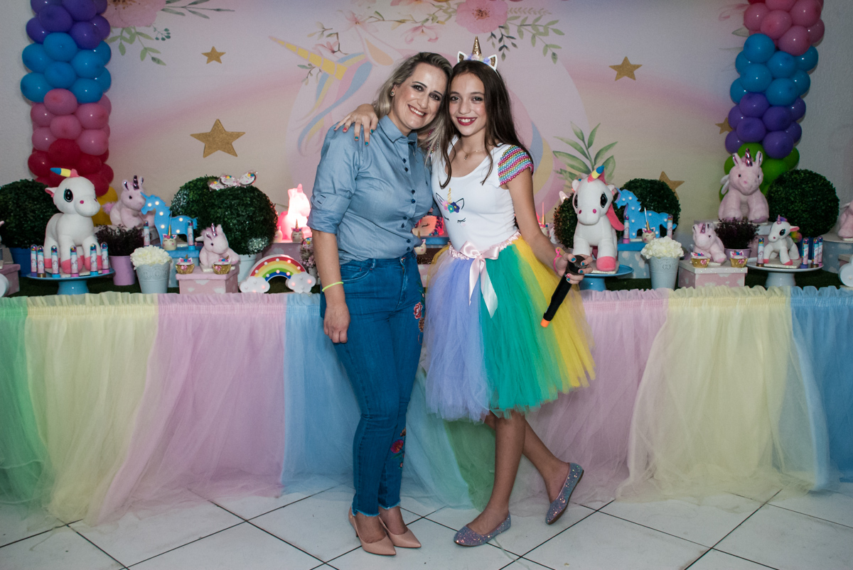 Linda vestida de Unicórneo