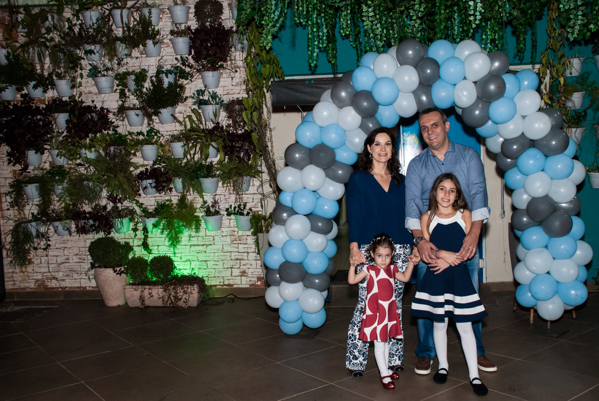 fotografia da família no arco de exigas