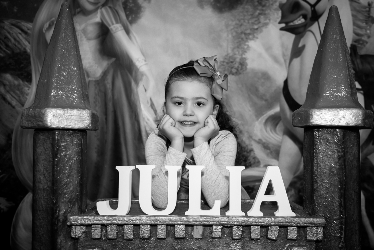 linda na foto de sua festa