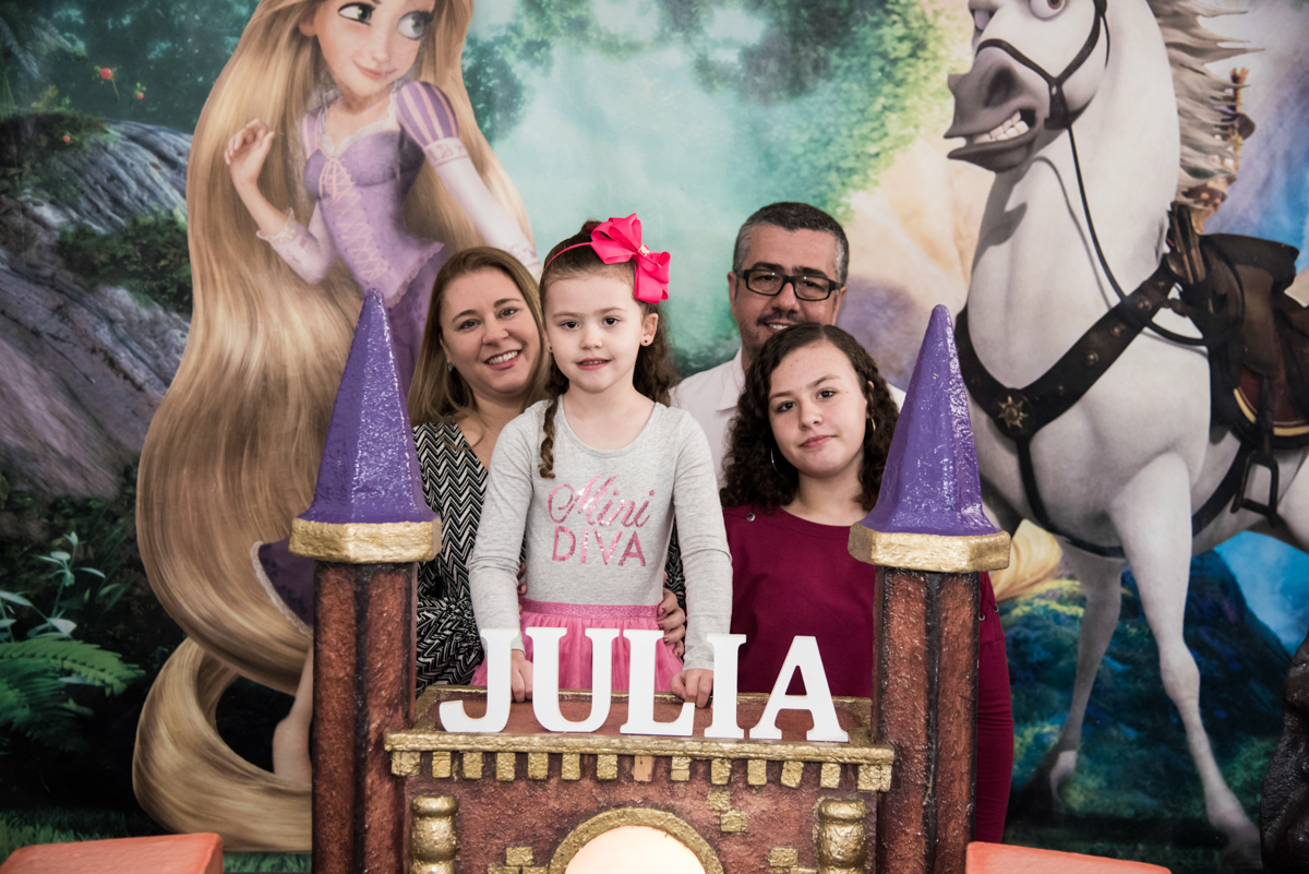 fotografiada aniversariante com a família