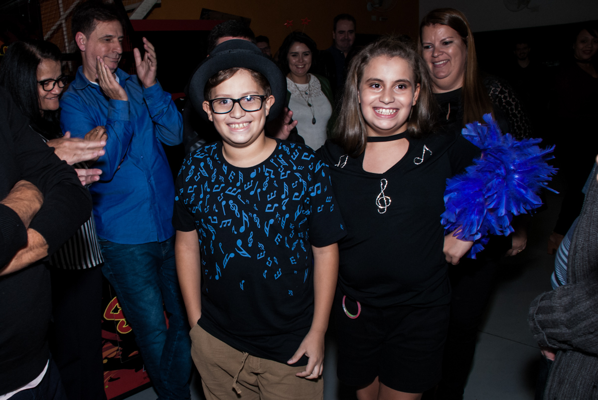 hora da foto dos irmãos aniversariantes