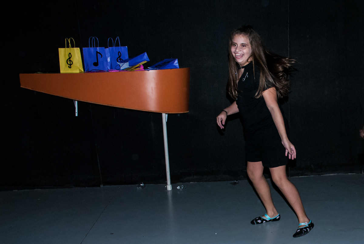 Muito bom dançar na balada