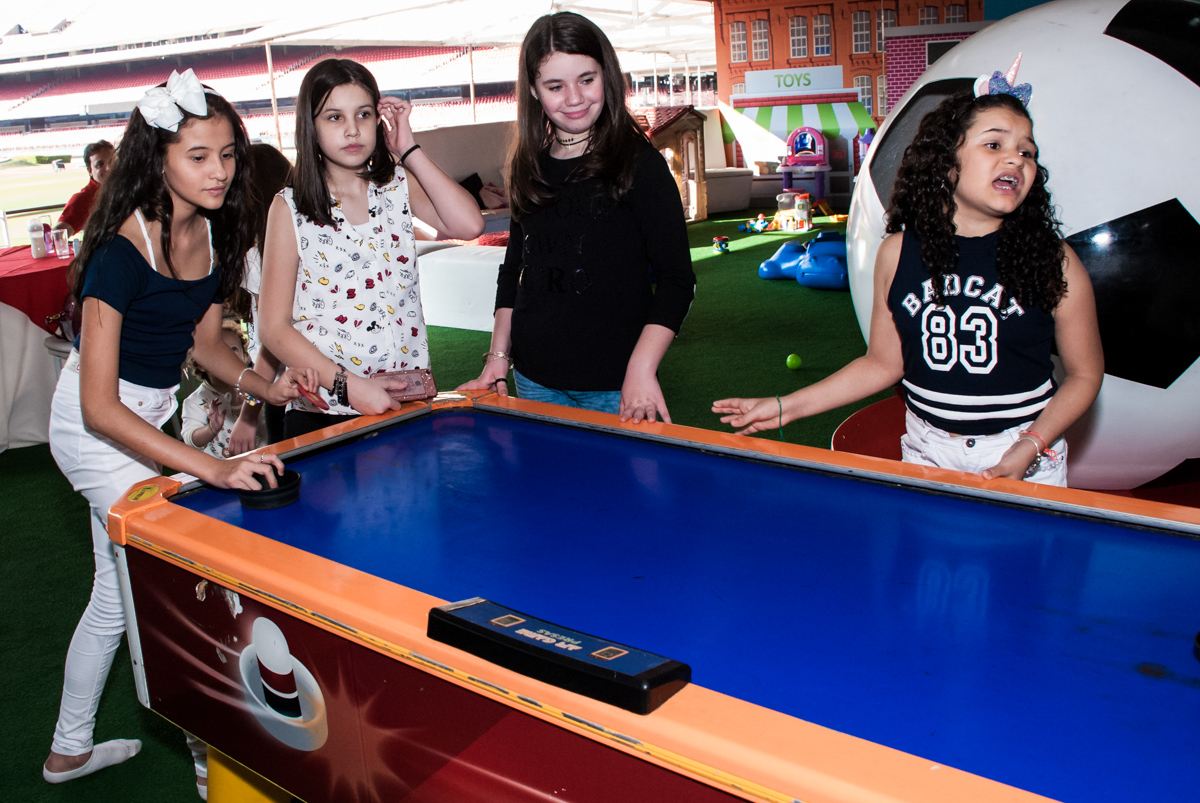 são várias adversarias para o jogo de futebol