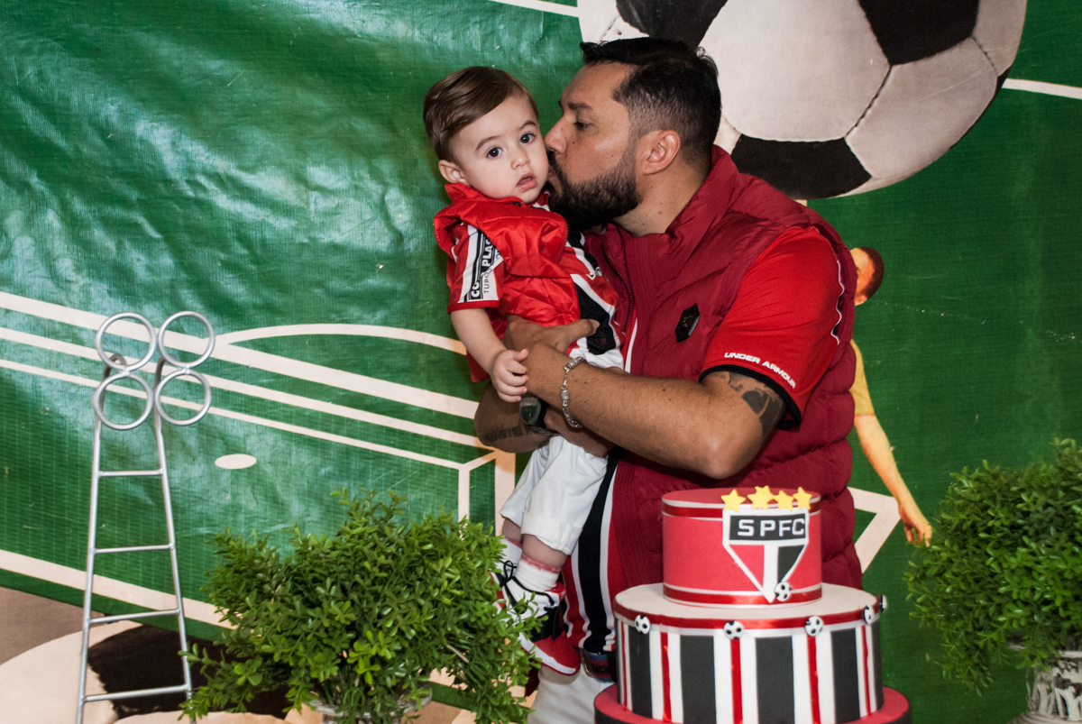 beijo do papai no aniversariante