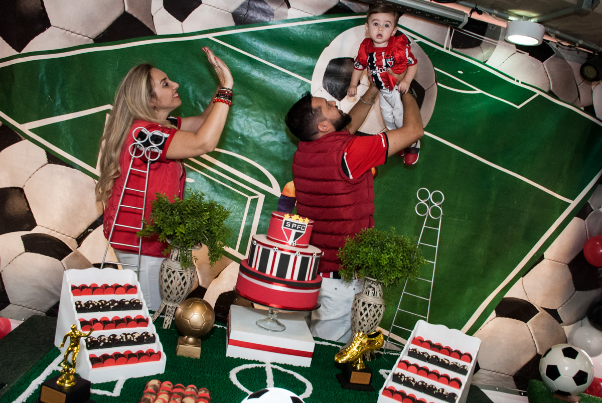 bagunça com o bento na mesa temática