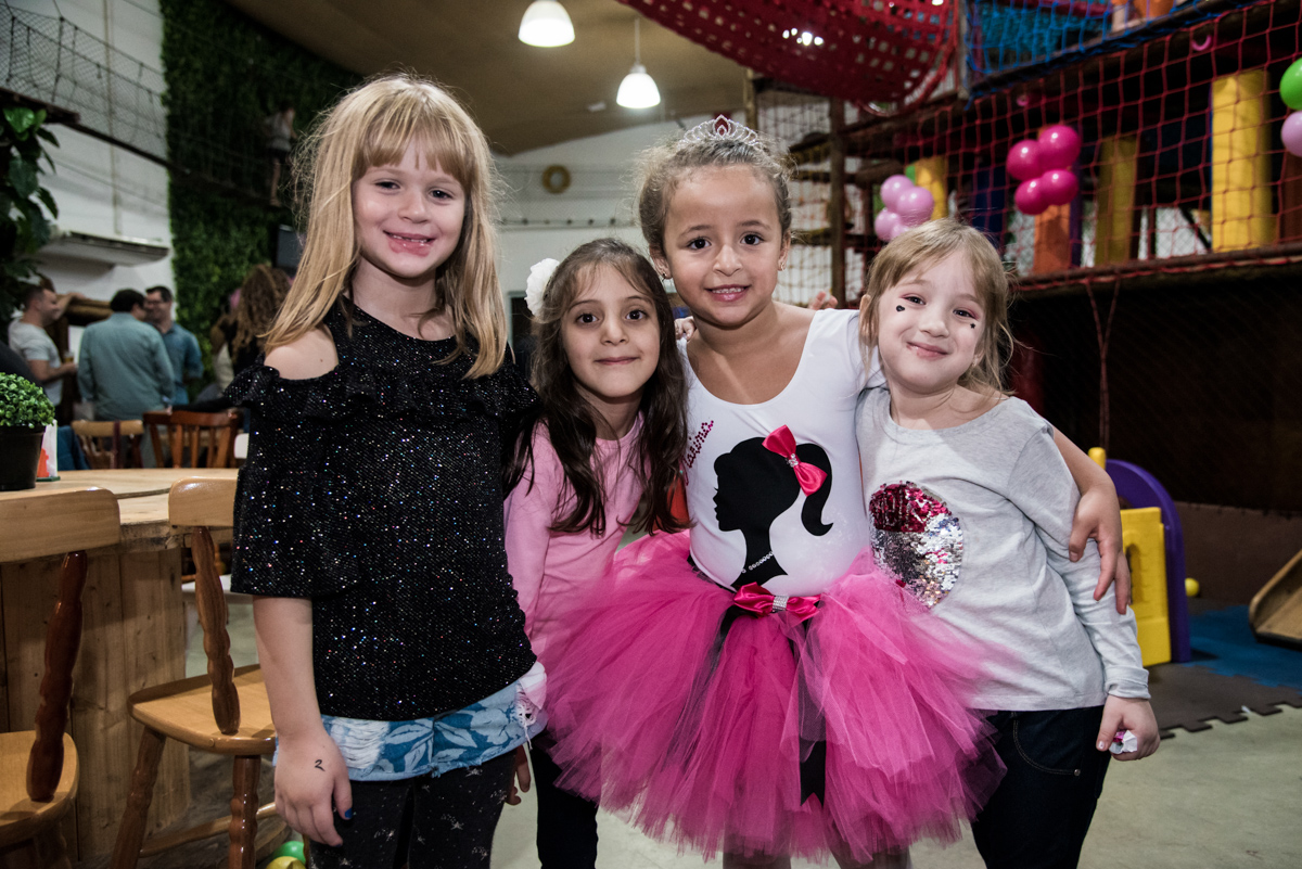 todas as amigas querem ser fotografadas com a aniersariante