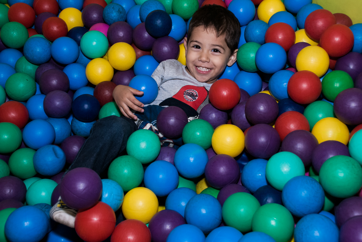 piscina de bolinhas divertidas