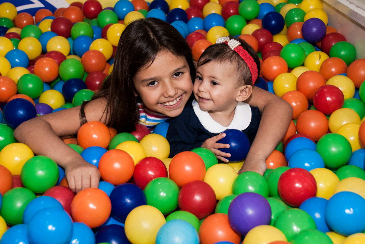 brincando com a irmã