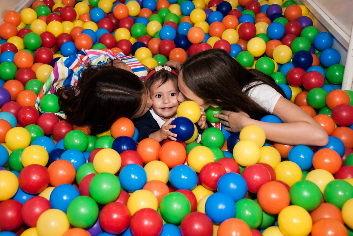 beijo sanduiche das amigas