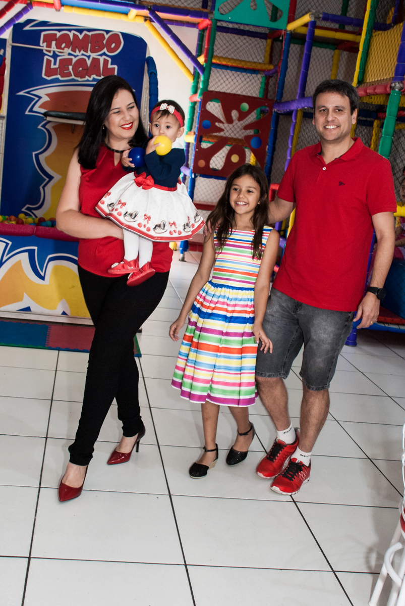 entrada da família para a festa da Mariana