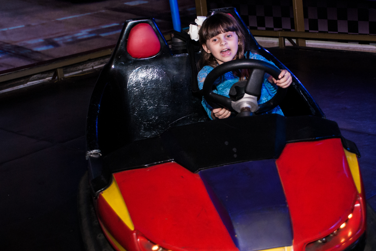 dirigindo o carro bate bate