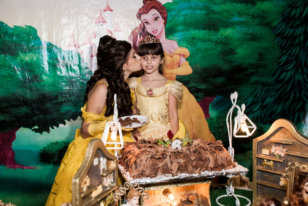 beijo da Bela na aniversariane