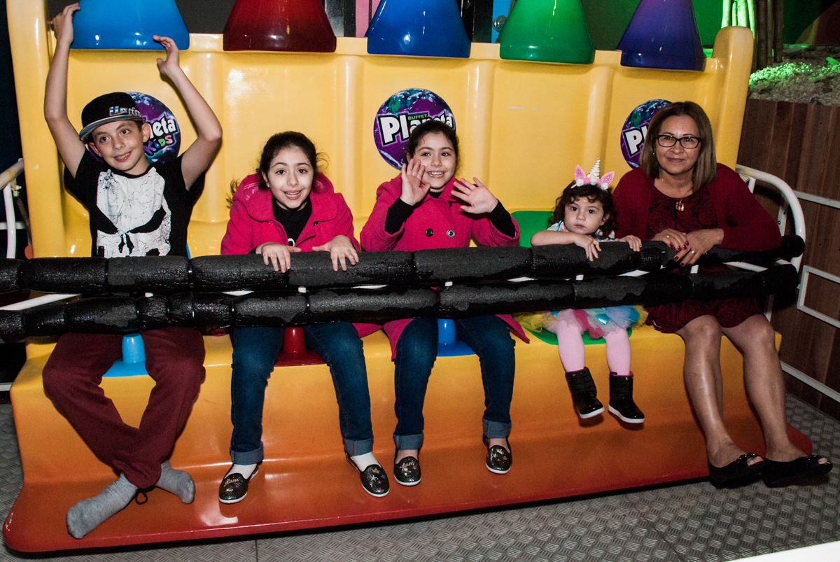 hora de aproveitar o brinquedo elevador
