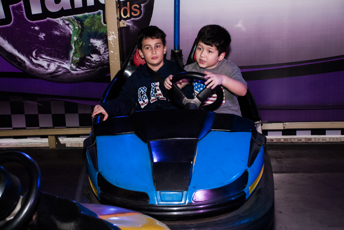 corrida n carrinho de bate bate