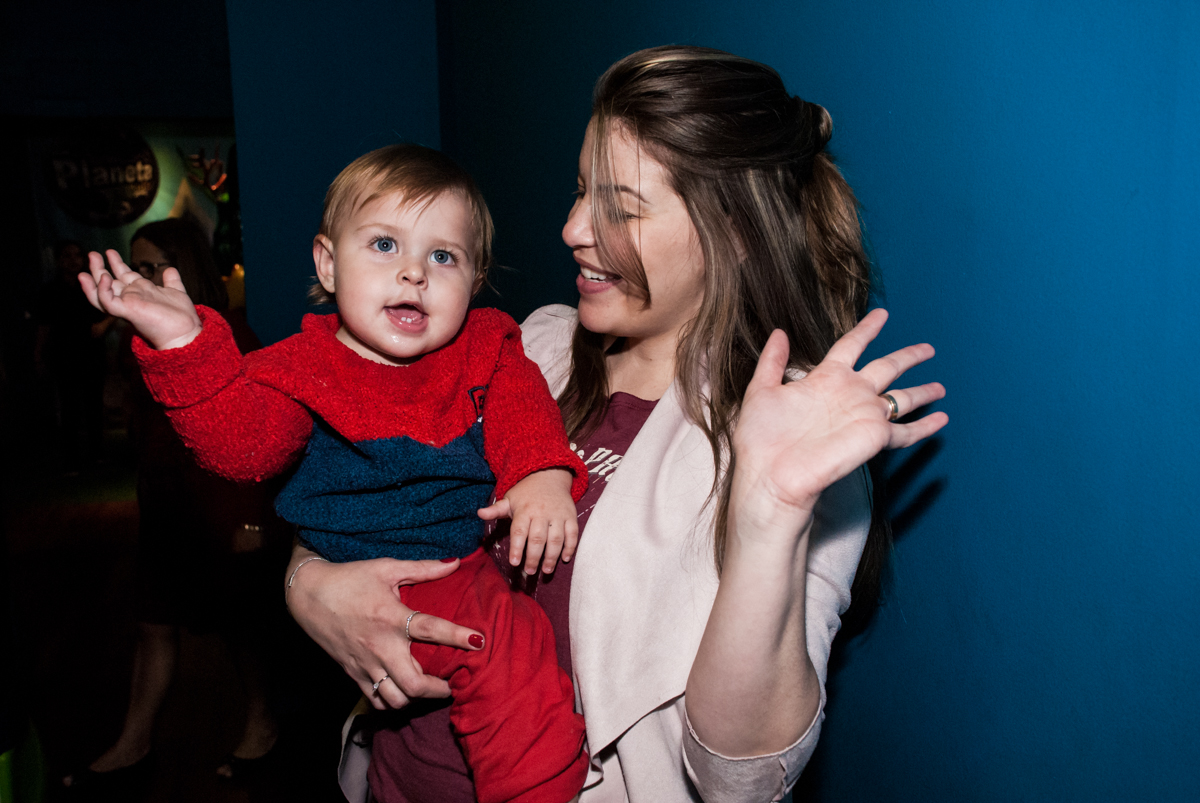 brincando com a mamãe