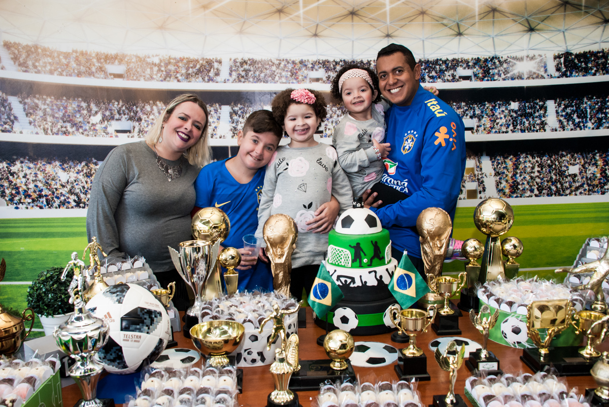 família unida posa para a foto